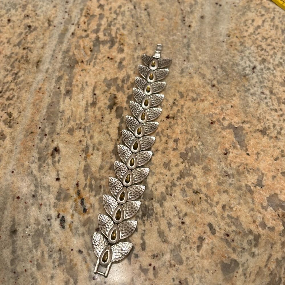 Vintage Clasp Bracelet Silver Tone Laurel Leaf